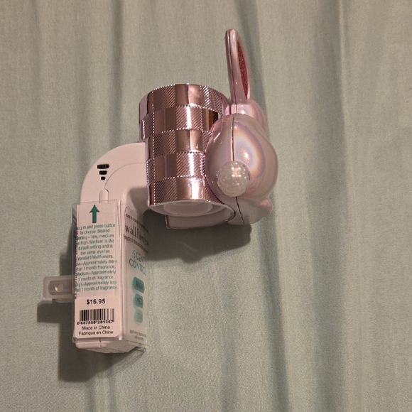 Brand New Bath & Body Works Pearl Bunny Wallflower Plug - Picture 2 of 5